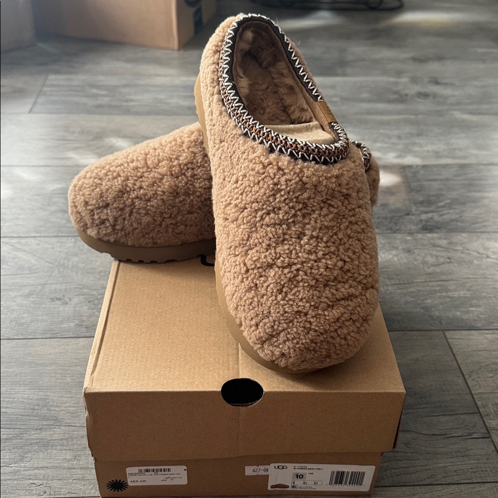UGG Tasman Maxi Curly in Brown